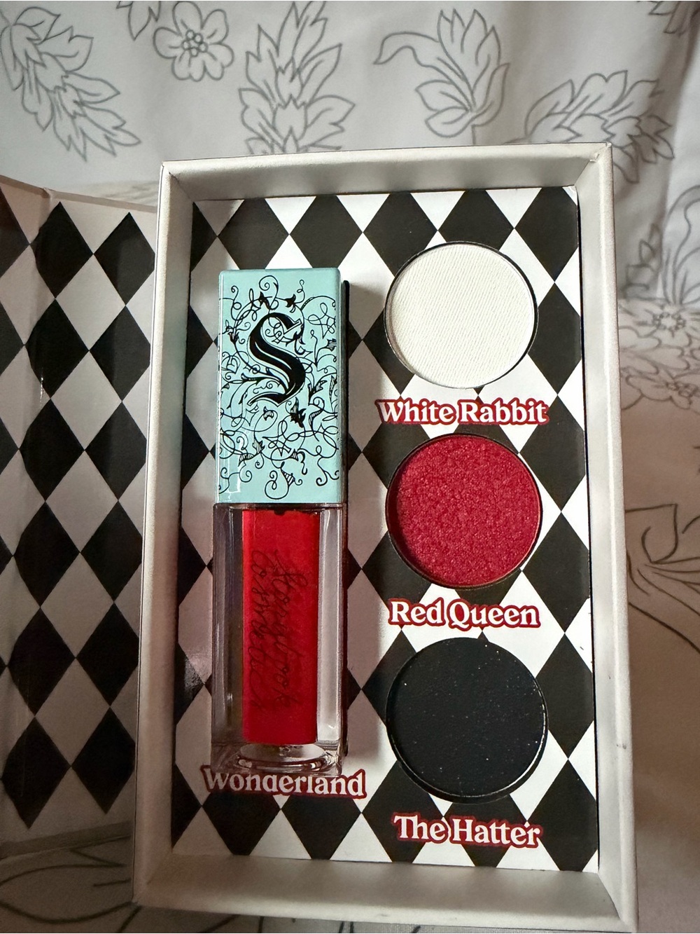 Wonderland Red Queen Lipstick & Eyeshadow Trio - Red